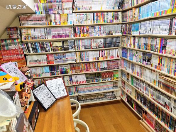 日本漫画迷自建漫画书斋 目前藏书约7000册